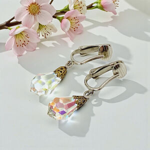 Vintage Silver Tone Aurora Borealis Faceted Crystal Drop Clip-On Earrings.